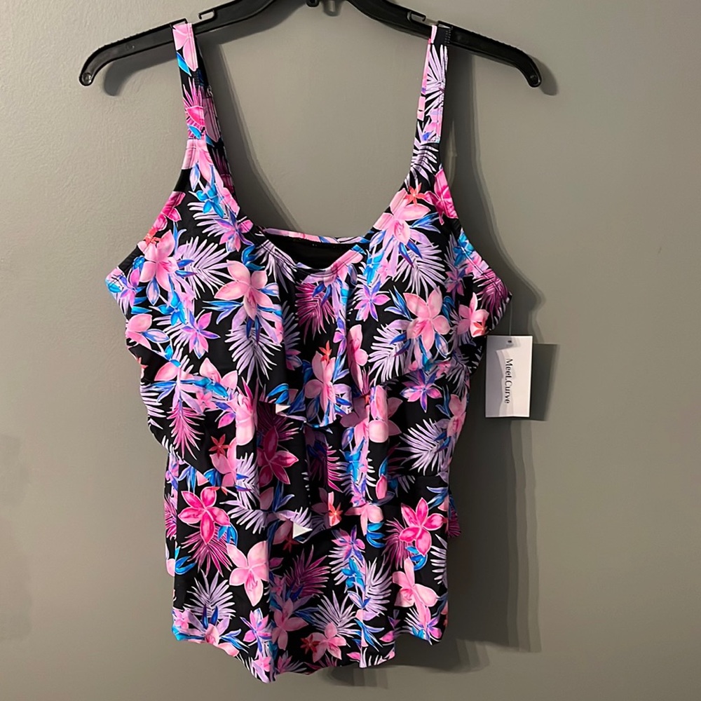 Womens plus size 3XL Tankini. Beautiful multi color floral print.  Meet.…